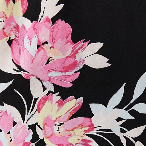 BLACK FLORAL CHALLIS TIE STRAP SMOCKED MIDI DRESS - Picture 4 of 6